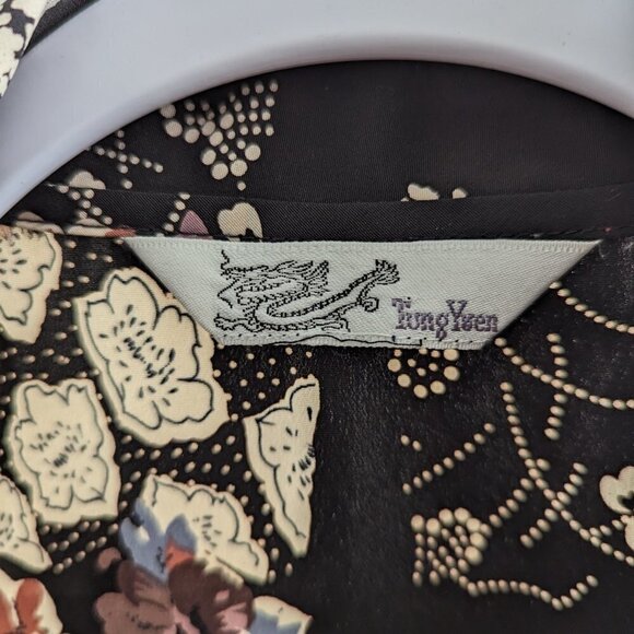 Abstract Print Button down blouse - Picture 6 of 6